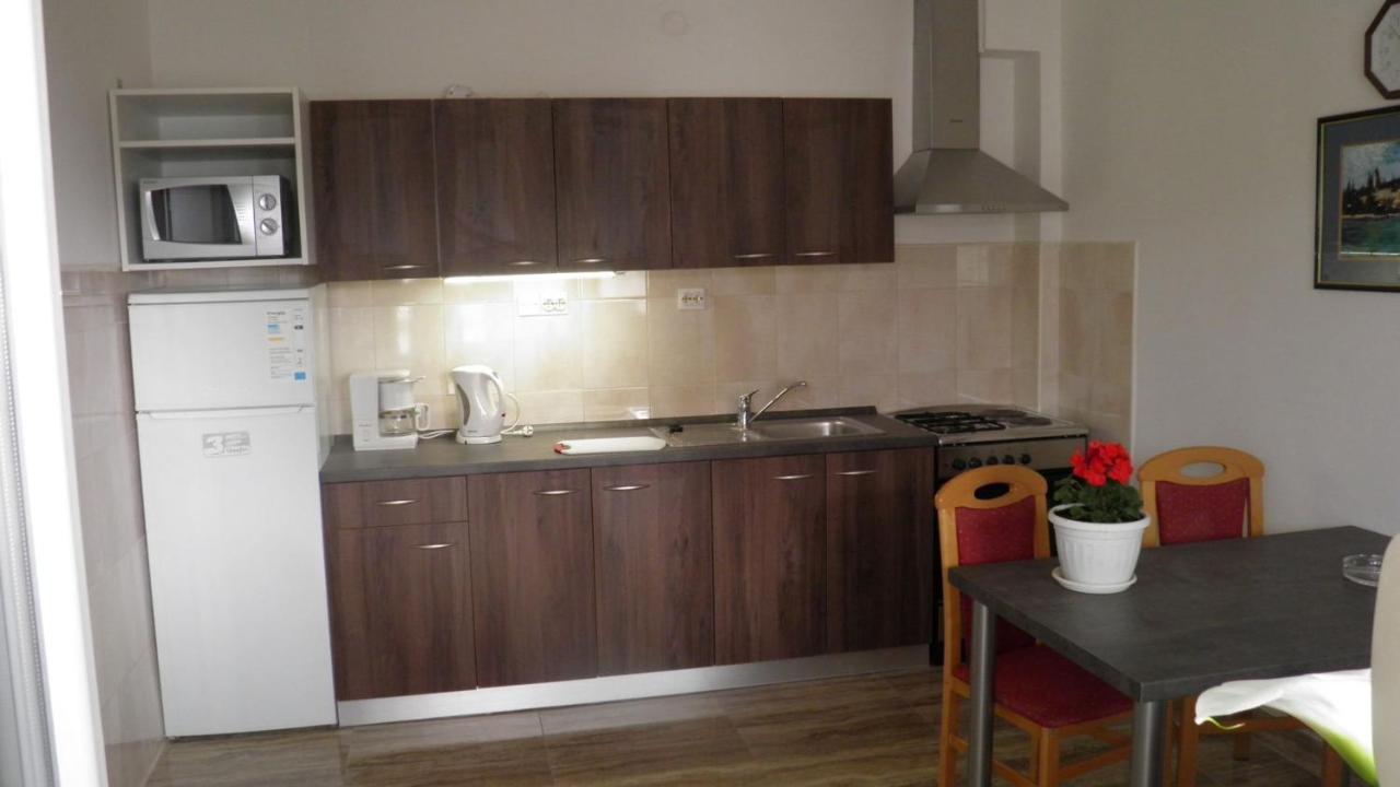 Apartmani S Dvije Spavace Sobe 4 Osobe Selce Exterior foto